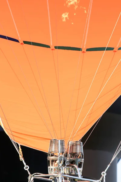 Färgglad Luftballong Brand Ballong Den Blå Himlen Dagen — Stockfoto
