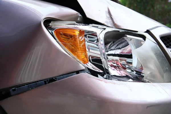 Golden Brown Car Front Light Broken Crashed Car Destroyed Automobile — Stock Photo, Image