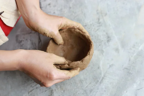 陶瓷成型 用湿土制陶面团 高温加热面团 造壶造壶是3D艺术 — 图库照片