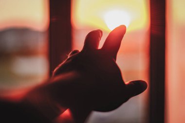 Evimde güneşe uzanırken