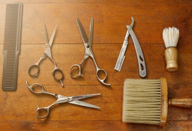 Arka planı için ahşap katlarda Kuaför ekipmanları.