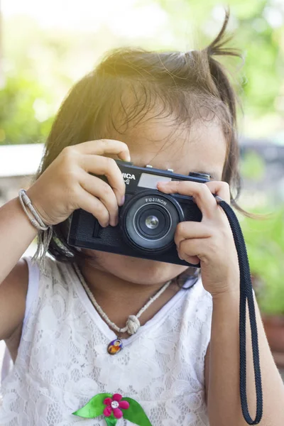 Crianças Estão Tirando Fotos — Fotografia de Stock