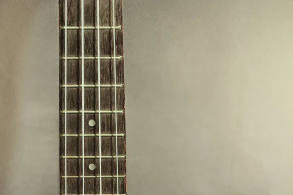 Ukulele'nin boynu