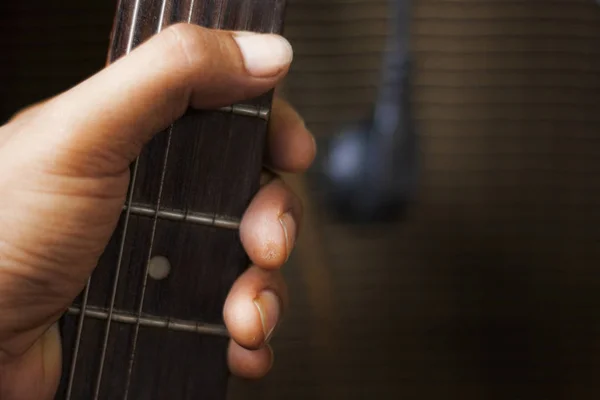 Mão Segura Pescoço Guitarra — Fotografia de Stock