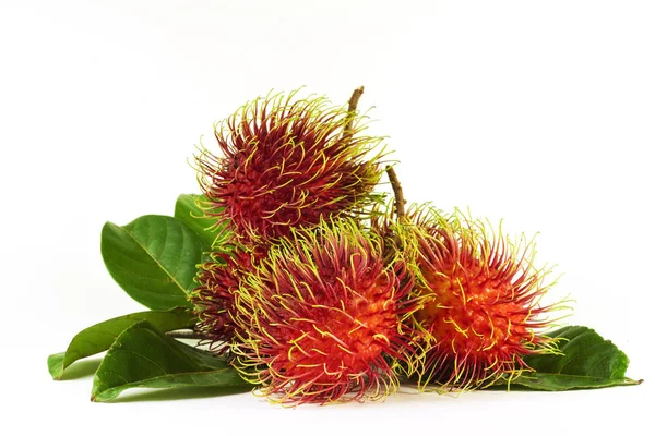 Beyaz arka planda izole rambutan