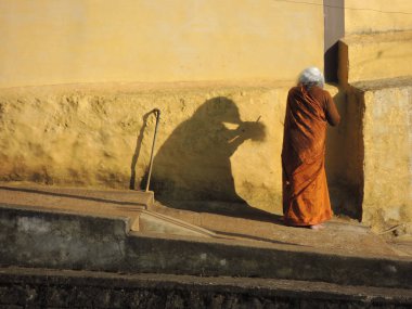          L 'ombre et la vieille indienne - Ooty