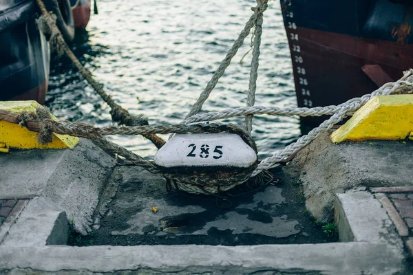 Close Della Corda Della Barca Legato Sulla Figura Otto Tacchetta — Foto Stock