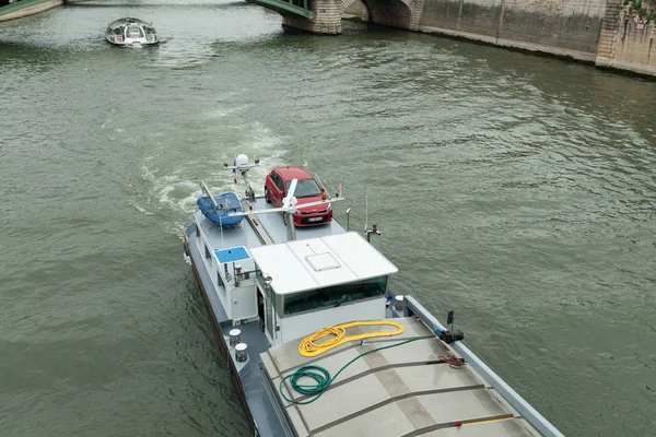 Paris, Fransa - 01 Haziran 2018: Görünüm Seine Nehri yakınında. Paris France Europe