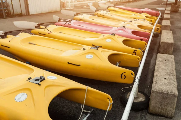 Morgat Francia Mayo 2018 Almacenamiento Catamaranes Sin Velas Estacionado Playa — Foto de Stock