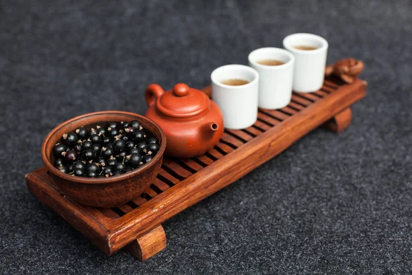 Traditional Chinese tea ceremony with black currant, fruit tea and healthy food. Photo without people. Summer natural vitamins and berries — Stock Photo, Image