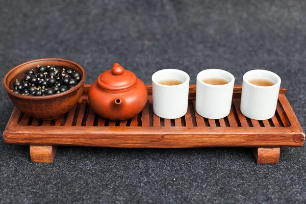 Traditional Chinese tea ceremony with black currant, fruit tea and healthy food. Photo without people. Summer natural vitamins and berries — Stock Photo, Image