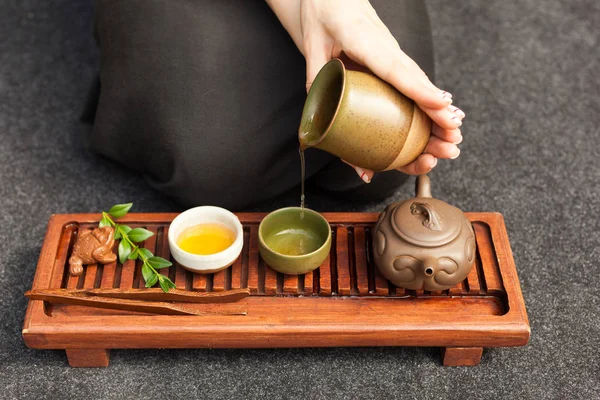 Traditional accessories for tea ceremony, black tea, green tea, oolong, puer, and chaban. Oriental beveradges. Calm meditation concept — Stock Photo, Image
