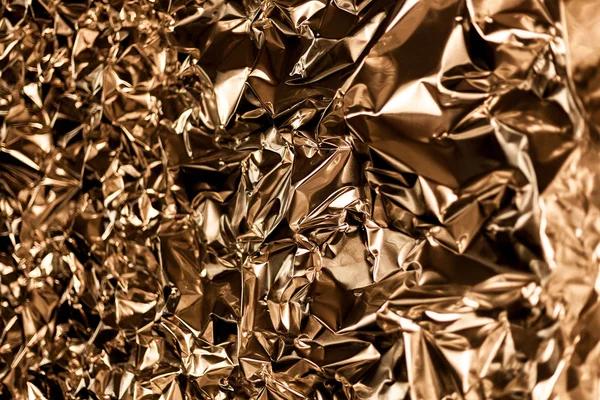 Vollrahmenaufnahme eines Blattes zerknitterter Gold-Aluminiumfolie — Stockfoto