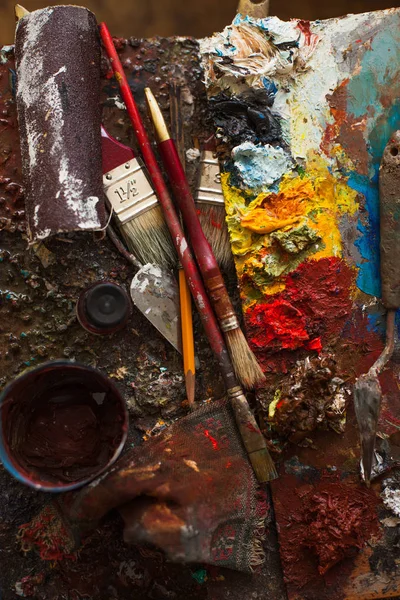 Sanat boyaları, palet, fırçalar kalem — Stok fotoğraf