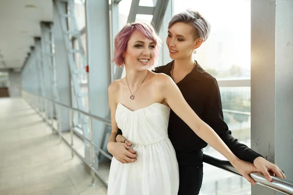 Gyönyörű Leszbikus Pár Átölelve Szerelem Szenvedély Két Lány Között Nyáron — Stock Fotó
