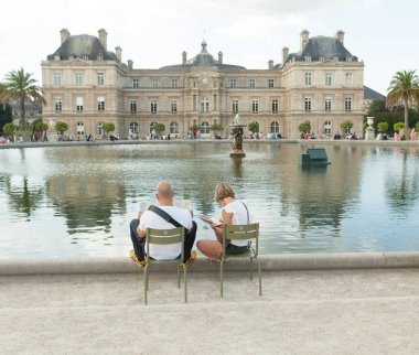 Paris Fransa 02 Haziran 2018: Lüksemburg Sarayı, aynı adı, en büyük ortak bahçe içinde görünümü Paris.