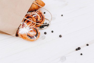 Kağıt çanta pastane. Sağlıklı yemek. Boş yer. Gurme yiyecekler. Yukarı alay.