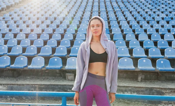 Portrait of a beautiful Caucasian girl athlete in the morning run — Stock Photo, Image