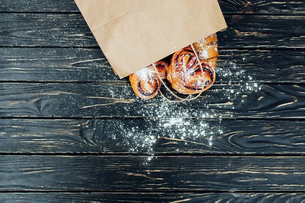 Papieren tas bakkerijproducten. Gezonde maaltijd. Lege ruimte. Gastronomische gerechten. Mock up. — Stockfoto