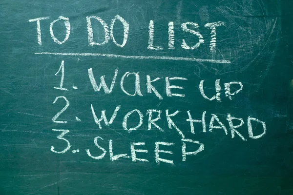 To do list it handwritten with white chalk on a green blackboar — Stock Photo, Image