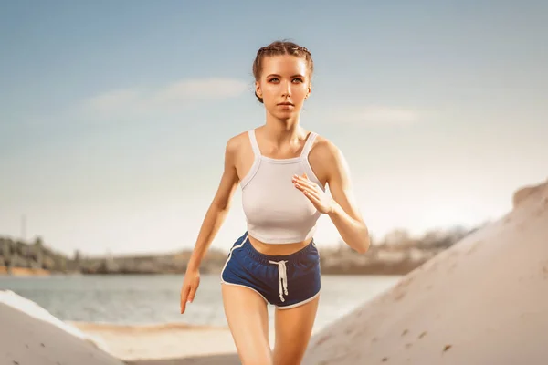 Beautiful young sexy athletic girl running on the nature summer morning — Stock Photo, Image