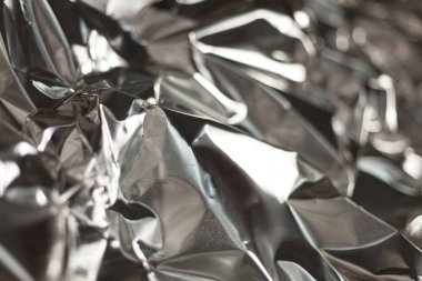 Tam kare buruşuk gümüş alüminyum folyo bir parça almak