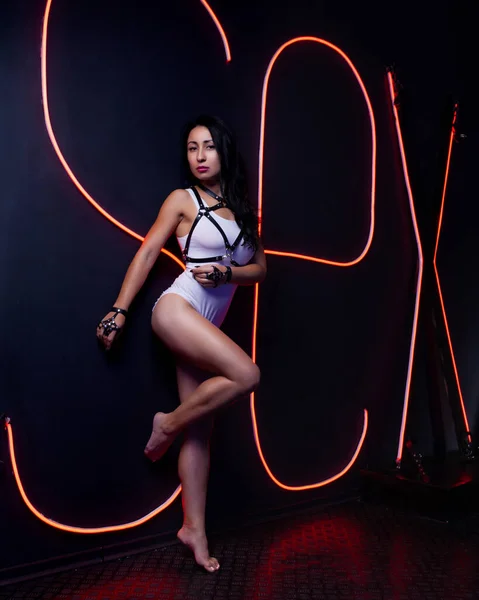 Hot Sexy Girl Neon Light Dance Night Club Leather Harness — Stock Photo, Image