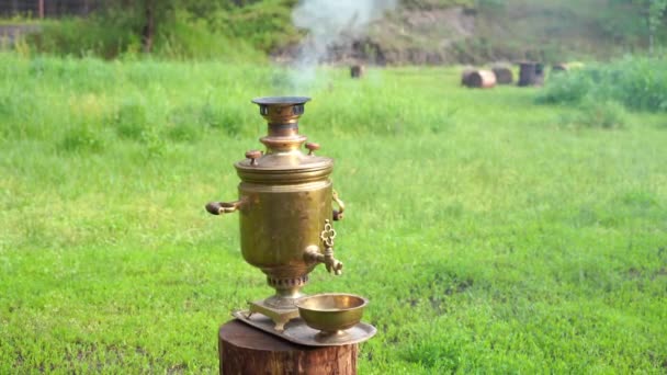 Tradycyjny Rosyjski Samowar Vintage Naczynia Kuchenne Wrząca Herbata Retro Pozycja — Wideo stockowe