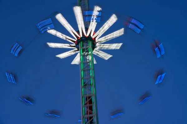 Rozmazaný Efekt Zábavního Parku Abstraktní Osvětlené Pozadí Spinning Rozostřené Karneval — Stock fotografie