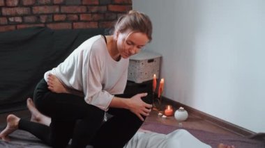 Rahatlayın ve spa salonunun tadını çıkarın, profesyonel masör tarafından Tayland masajı yaptırın.. 