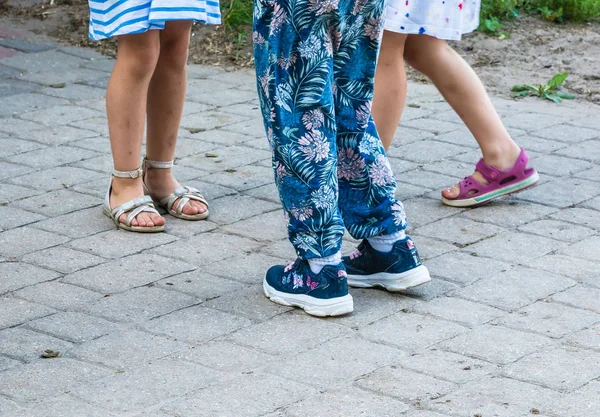Girls Who Met Summer Had Different Girls Feet Shoes One — Stock Photo, Image