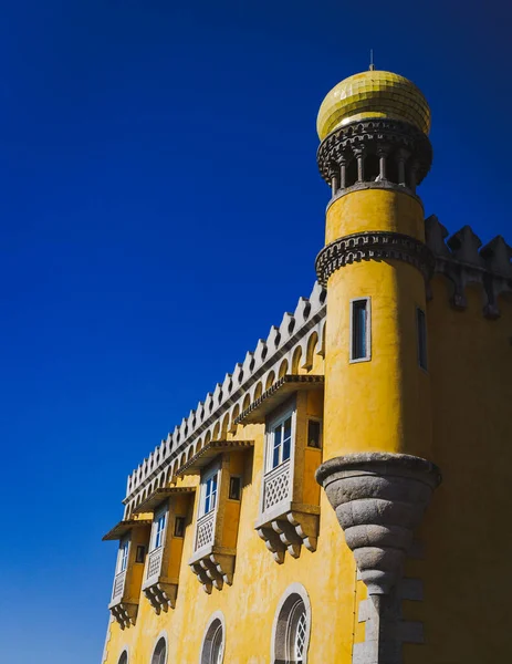 葡萄牙辛特拉里斯本 2019年9月27日 佩纳国家宫光荣的彩色城墙 — 图库照片