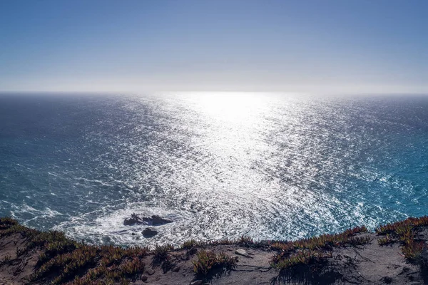 Θέα Πέρα Από Την Ακτή Προς Τον Ωκεανό Και Τον — Φωτογραφία Αρχείου