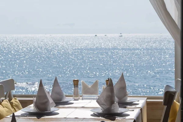 Restaurant with awesome view from open window on the sea. — Stock Photo, Image