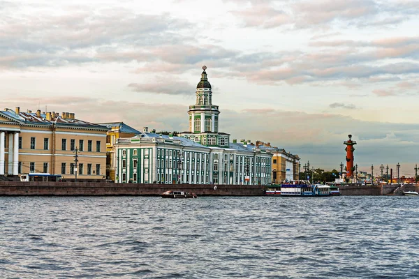 Beautiful sunset in Saint Petersburg. — Stock Photo, Image
