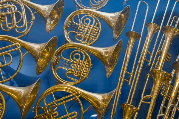 Background of repeating brass instruments.