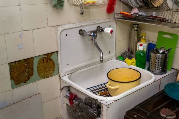 Small Kitchen Need Renovation Dirty Dishes Sink — Stock Photo, Image