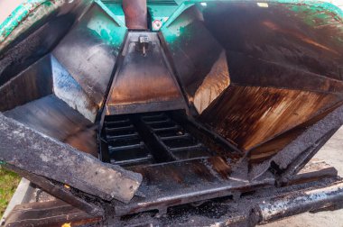 Ön taraftaki boş asfalt kaldırım makinesini kapat