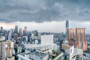 Kuala Lumpur, Malezya. 12 Kasım 2018: Panoramik gökyüzü manzarasını / yakın Petronas ikiz kule at Central City Tower.