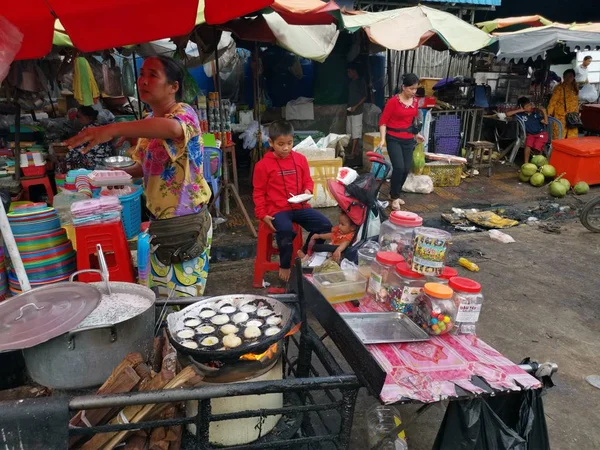 Scène Van Handelaar Verkoper Mensen Natte Markt Van Stad Sihanoukville — Stockfoto