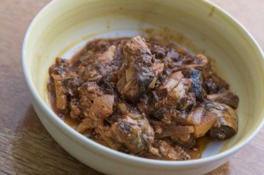 soğan kase pişmiş sardin