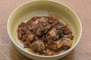 pişmiş soğan sardin kase