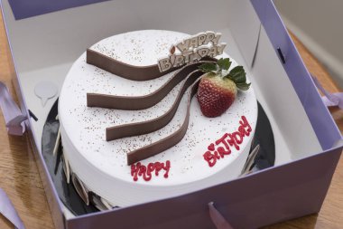 mutlu yıllar çikolatalı kek