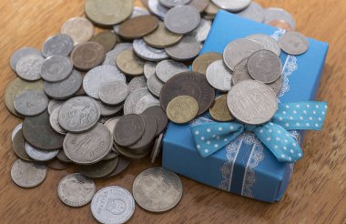 yabancı sikke toplama yığını