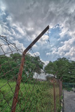 gökyüzü yukarı bakıyor