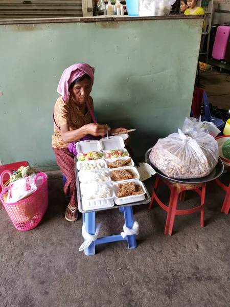 Scen Näringsidkaren Säljare Och Personer City Våt Marknaden Sihanoukville Kambodja — Stockfoto