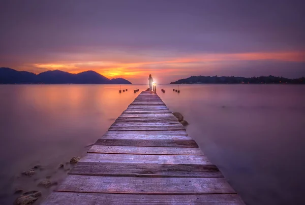 iskelede gün batımı görünümü