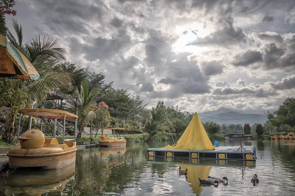 Embarcaciones Disfrutables Parque Atracciones Del Pato Trong Perak Malasia Septiembre — Foto de Stock