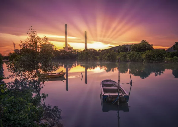 Západ Slunce Nebo Východ Slunce Klidné Rybářské Vesnici Přístavu Nebo — Stock fotografie