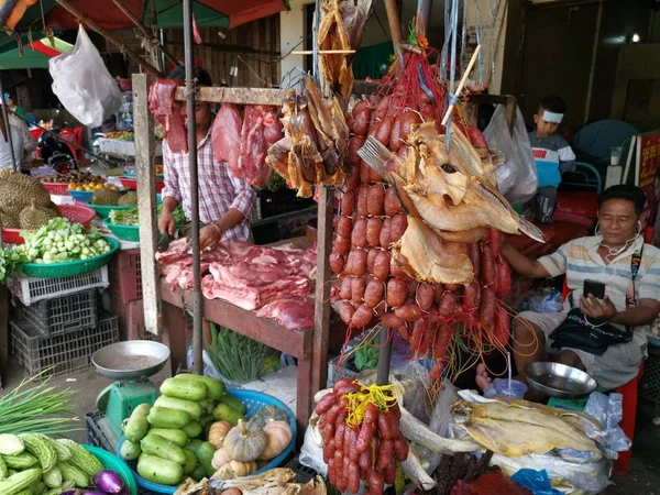 Scène Van Handelaar Verkoper Mensen Natte Markt Van Stad Sihanoukville — Stockfoto